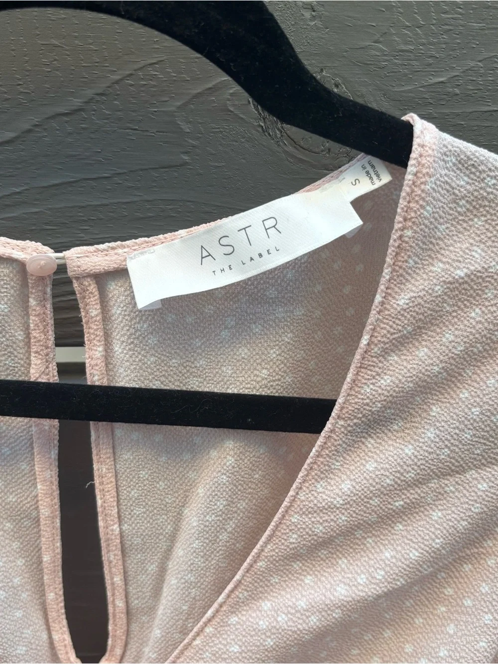 ASTR The Label Blush Swiss Dot Ruched Peplum Top Puff Sleeve S